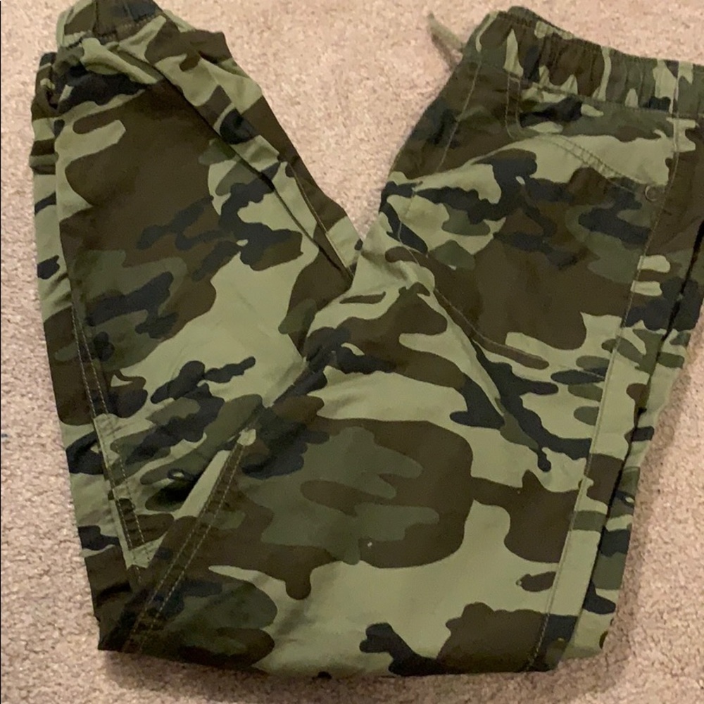 Crazy 8 camo jogger pants